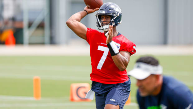 NFL: Seattle Seahawks Minicamp Caption:Jun 7, 2022; Renton, Washington, USA; Seattle Seahawks quarterback Geno Smith (7) passes during minicamp practice at the Virginia Mason Athletic Center Field.